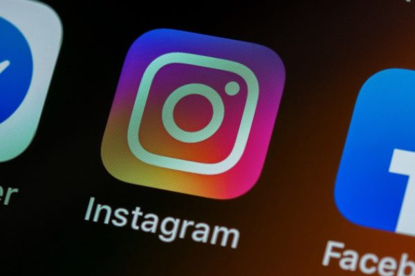 How to buy instagram followers from reliable sites like Famoid?