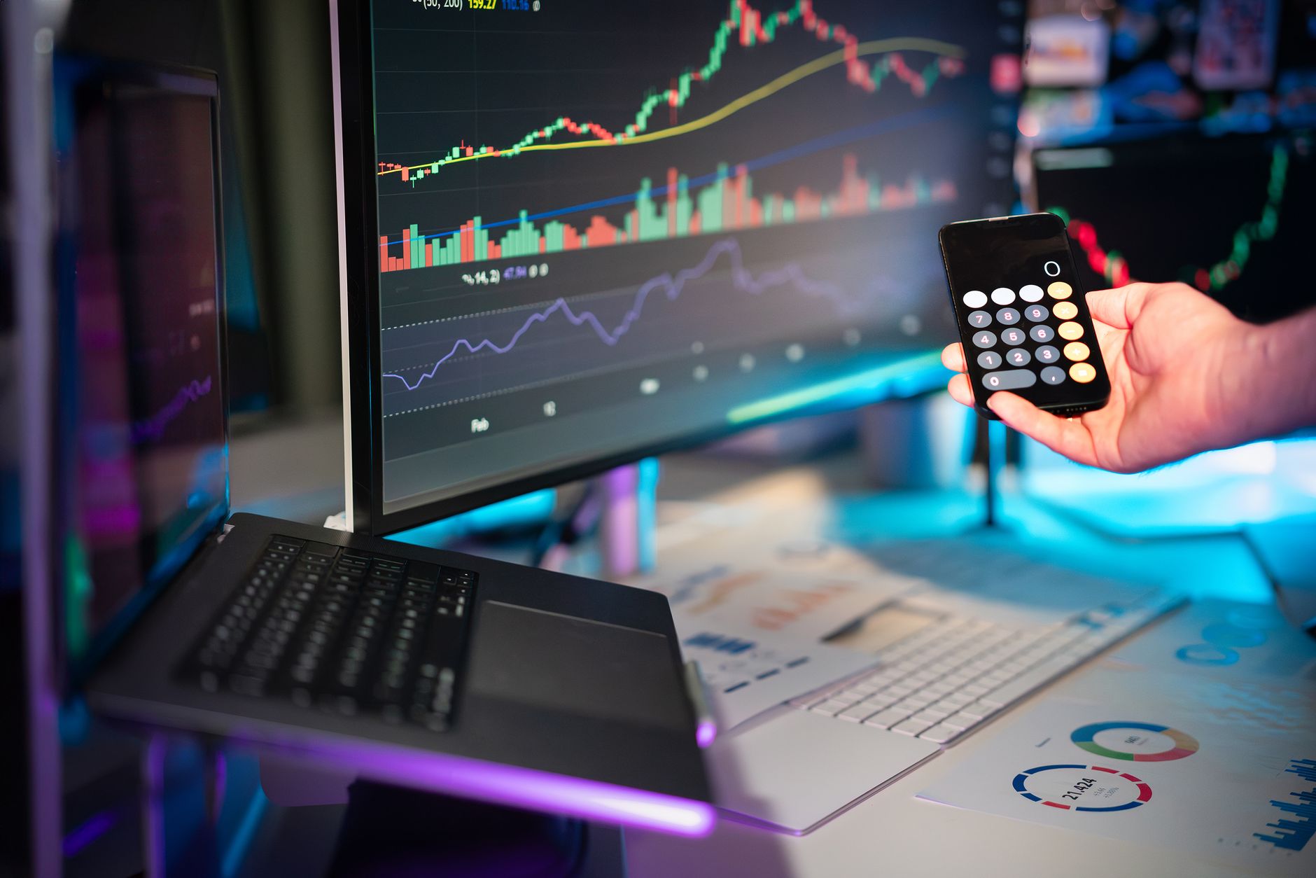 How Technical and Fundamental Tools Shape Market Decisions